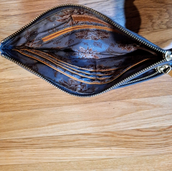 HOBO women's Leather Noha  Embossed Grey Wristlet  / Wallet OS  HOBO - Picture 3 of 5